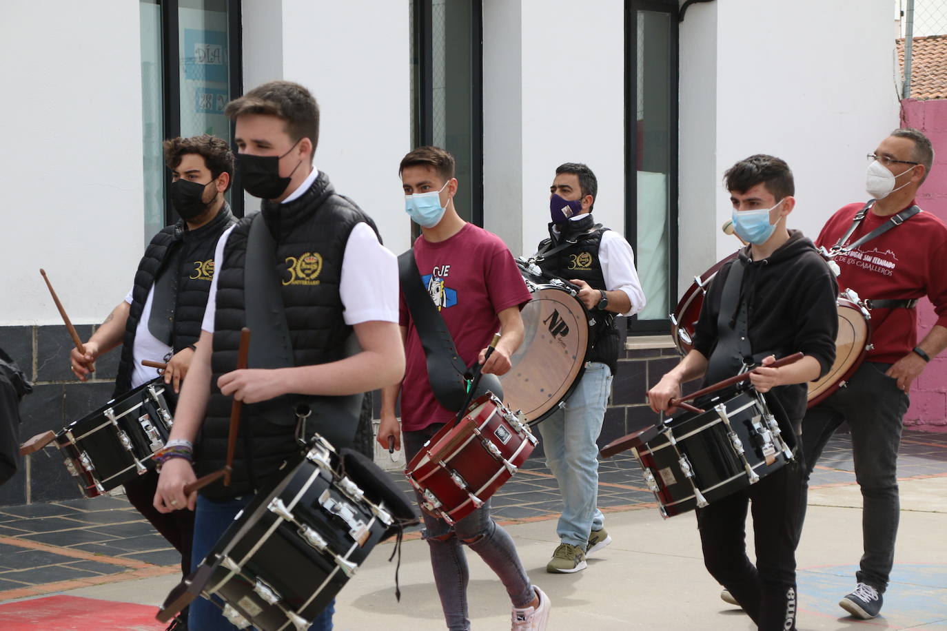 Fotos: Los sones cofrades resuenan con fervor y júbilo en el CEIP &#039;El Rodeo&#039;