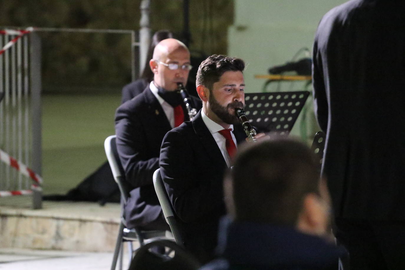 Fotos: La Plaza de la Alcazaba acoge varios conciertos de bandas con un fin solidario