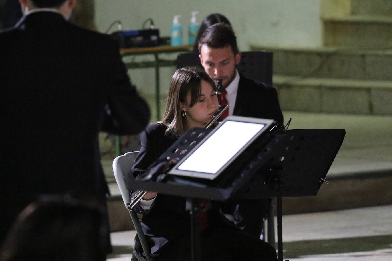 Fotos: La Plaza de la Alcazaba acoge varios conciertos de bandas con un fin solidario