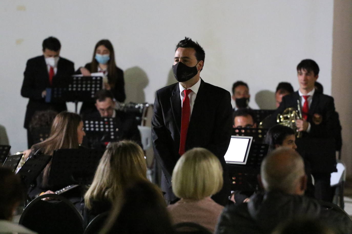 Fotos: La Plaza de la Alcazaba acoge varios conciertos de bandas con un fin solidario