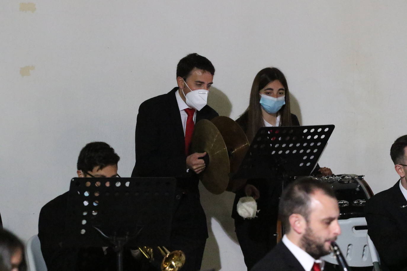Fotos: La Plaza de la Alcazaba acoge varios conciertos de bandas con un fin solidario