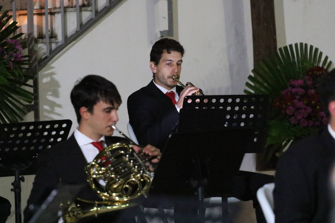 Fotos: La Plaza de la Alcazaba acoge varios conciertos de bandas con un fin solidario