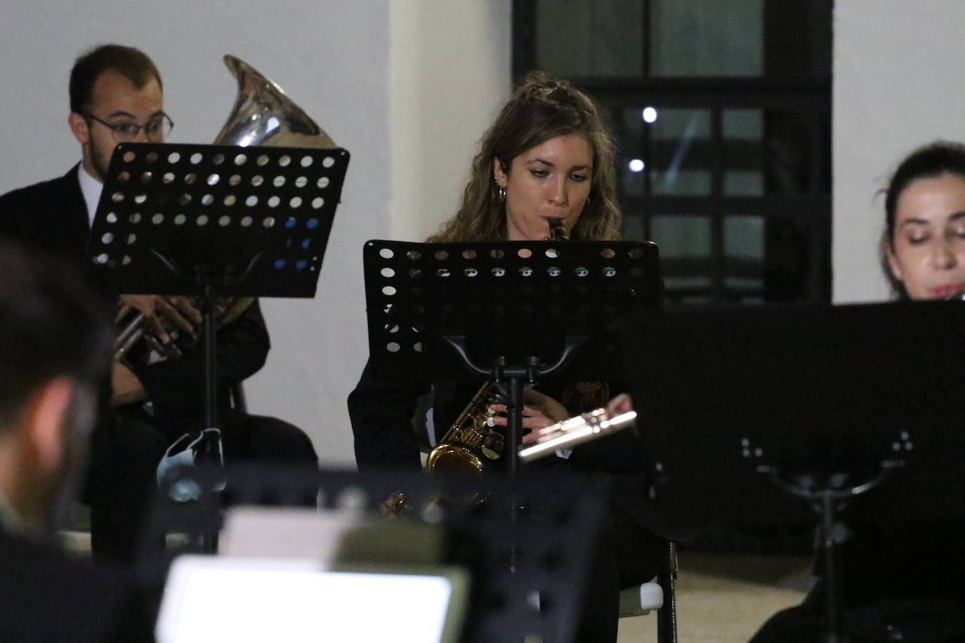 Fotos: La Plaza de la Alcazaba acoge varios conciertos de bandas con un fin solidario