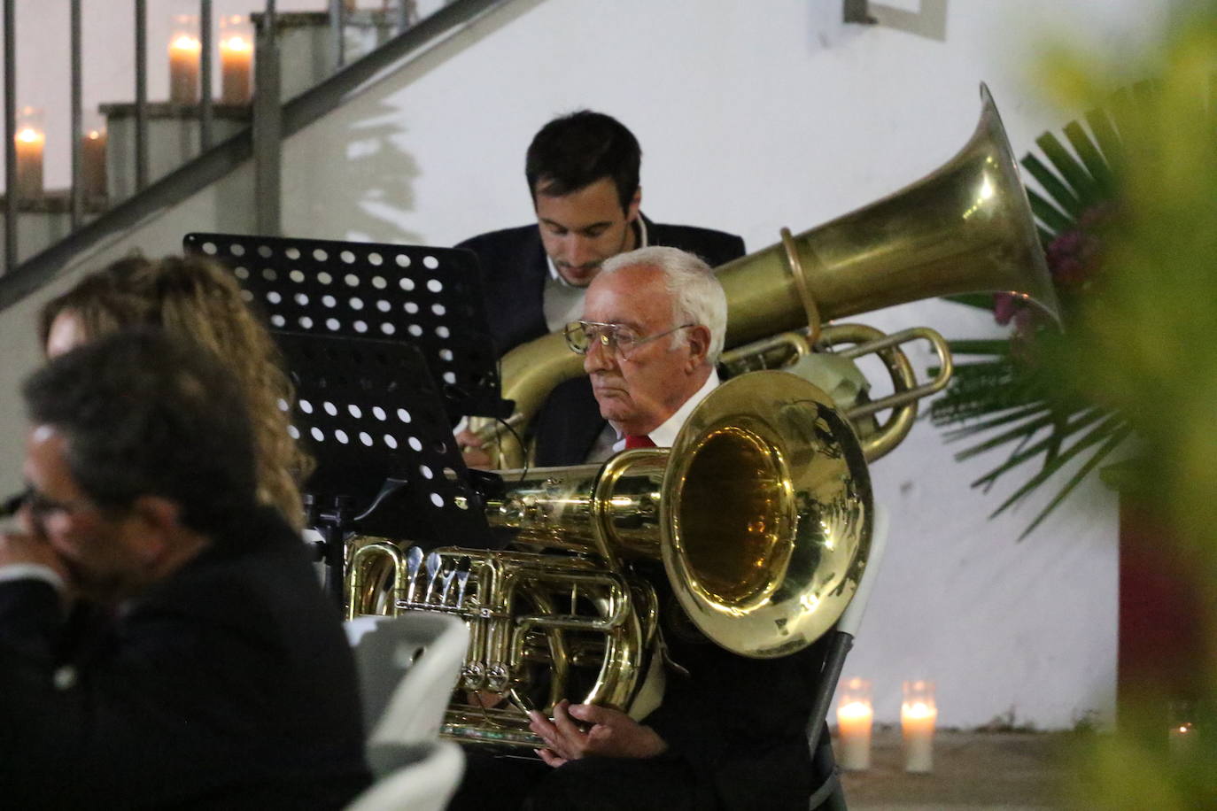 Fotos: La Plaza de la Alcazaba acoge varios conciertos de bandas con un fin solidario