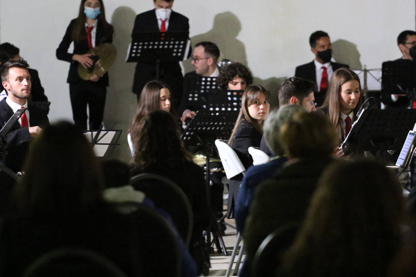 Fotos: La Plaza de la Alcazaba acoge varios conciertos de bandas con un fin solidario