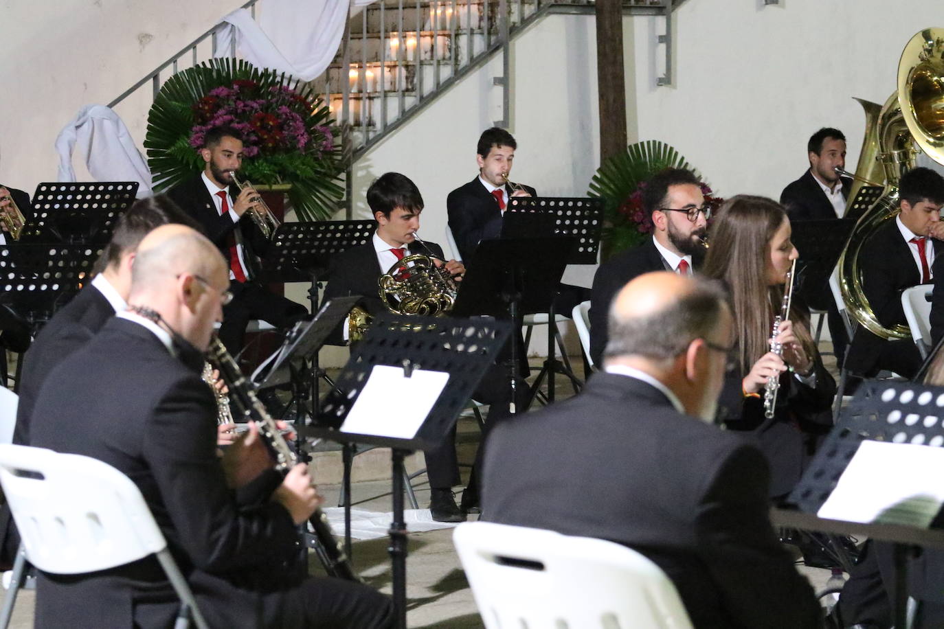 Fotos: La Plaza de la Alcazaba acoge varios conciertos de bandas con un fin solidario