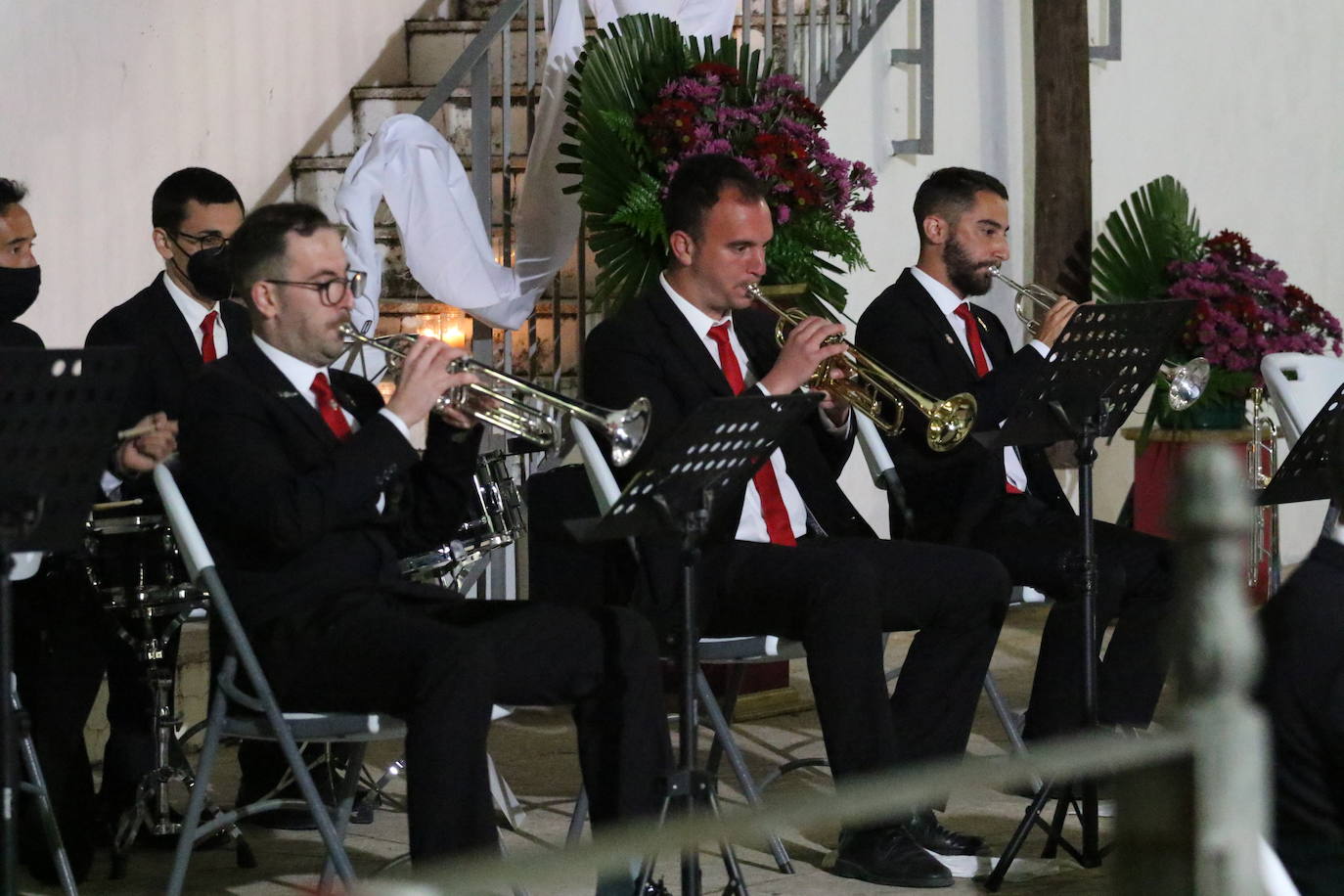 Fotos: La Plaza de la Alcazaba acoge varios conciertos de bandas con un fin solidario