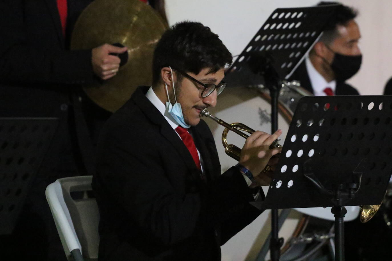 Fotos: La Plaza de la Alcazaba acoge varios conciertos de bandas con un fin solidario