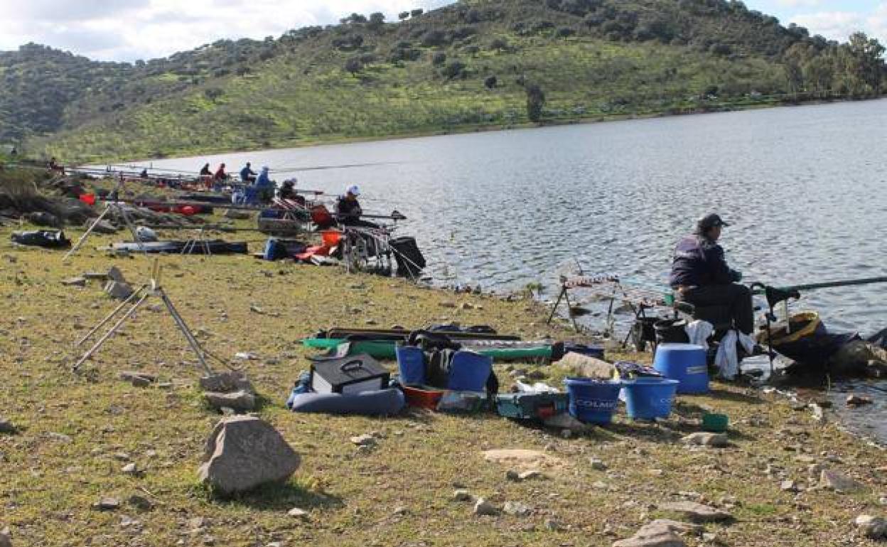 El embalse de Valuengo acoge, este sábado, el 50º Concurso Internacional de Pesca 'Trofeo Conquistadores'