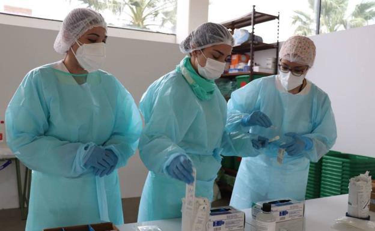 Salud Pública notifica 12 nuevos positivos en Jerez, 1 en Brovales y 1 en Valuengo