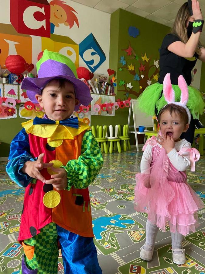 Fotos: El Carnaval llena de color, ritmo y alegría los centros educativos