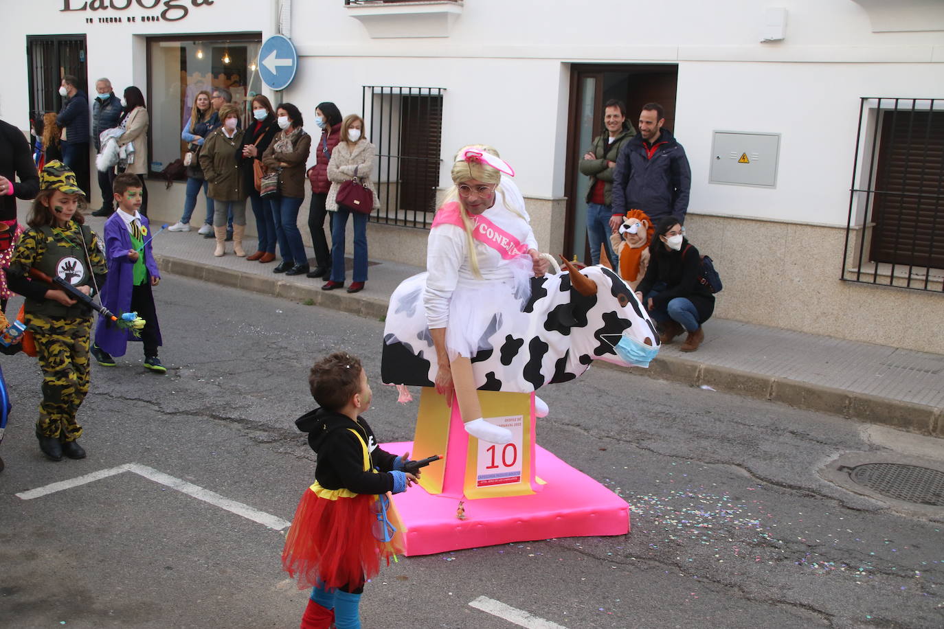 Fotos: El Carnaval vuelve a teñir de color y alegría las calles de Jerez