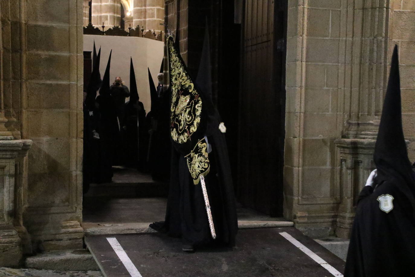 Fotos: Jerez vuelve a enmudecer ante Jesús Orando en el Huerto y Nuestra Señora del Silencio en una nueva noche de Martes Santo