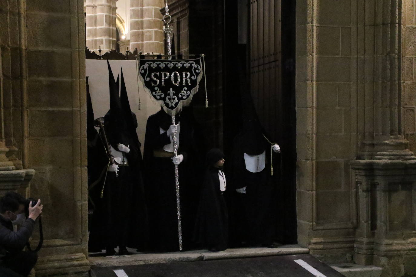 Fotos: Jerez vuelve a enmudecer ante Jesús Orando en el Huerto y Nuestra Señora del Silencio en una nueva noche de Martes Santo