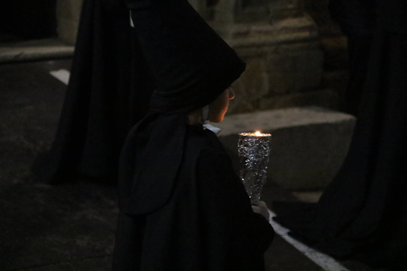 Fotos: Jerez vuelve a enmudecer ante Jesús Orando en el Huerto y Nuestra Señora del Silencio en una nueva noche de Martes Santo
