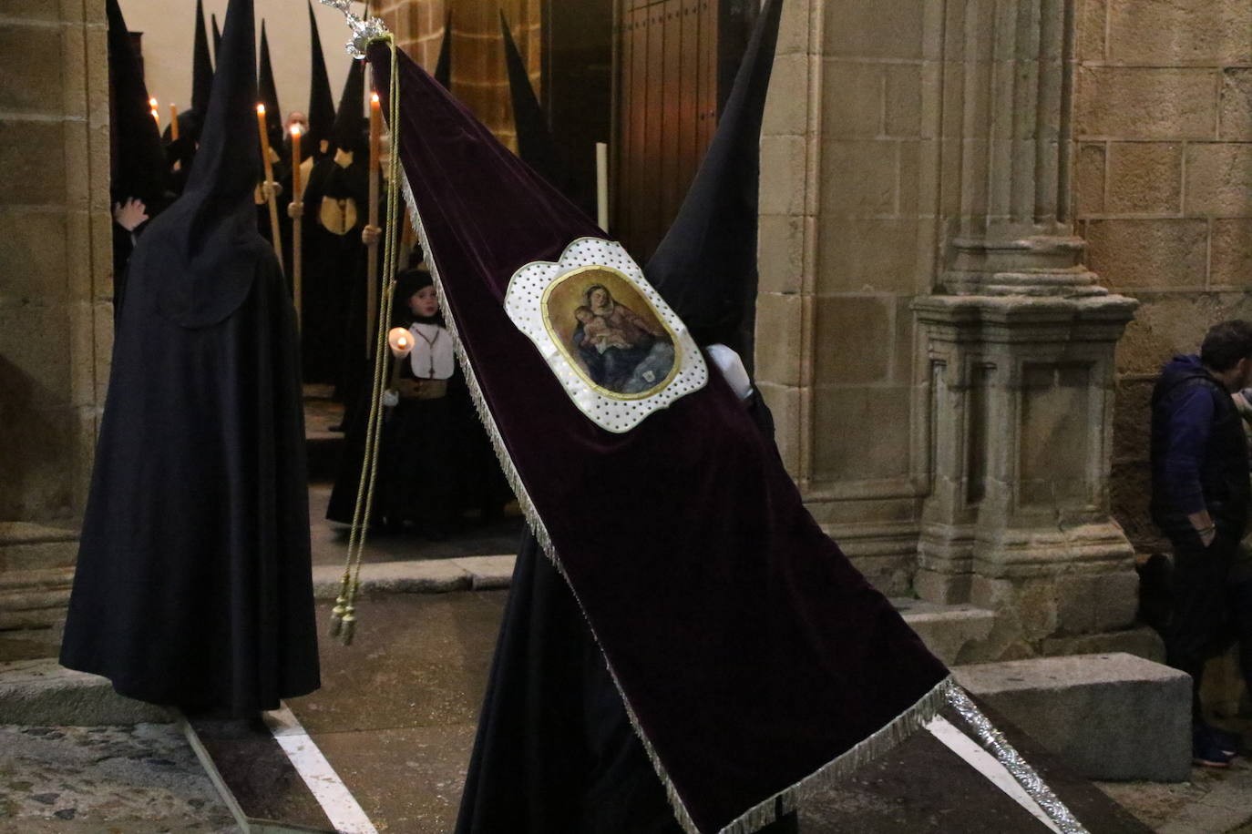 Fotos: Jerez vuelve a enmudecer ante Jesús Orando en el Huerto y Nuestra Señora del Silencio en una nueva noche de Martes Santo
