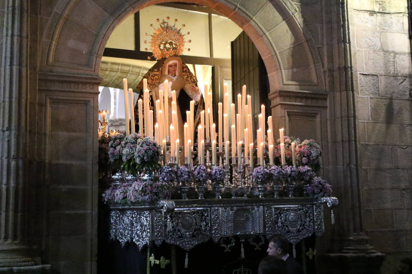 Fotos: Jerez vuelve a enmudecer ante Jesús Orando en el Huerto y Nuestra Señora del Silencio en una nueva noche de Martes Santo