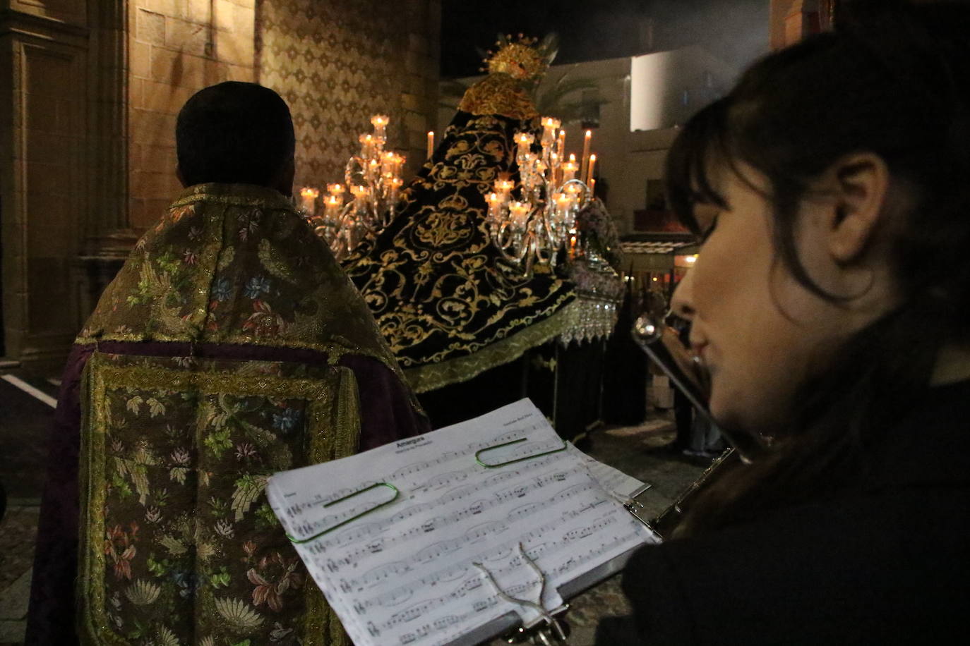 Fotos: Jerez vuelve a enmudecer ante Jesús Orando en el Huerto y Nuestra Señora del Silencio en una nueva noche de Martes Santo