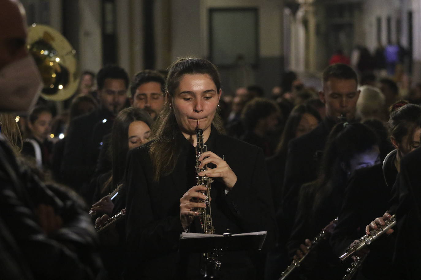 Fotos: Jerez vuelve a enmudecer ante Jesús Orando en el Huerto y Nuestra Señora del Silencio en una nueva noche de Martes Santo