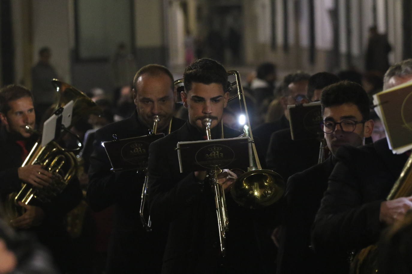 Fotos: Jerez vuelve a enmudecer ante Jesús Orando en el Huerto y Nuestra Señora del Silencio en una nueva noche de Martes Santo