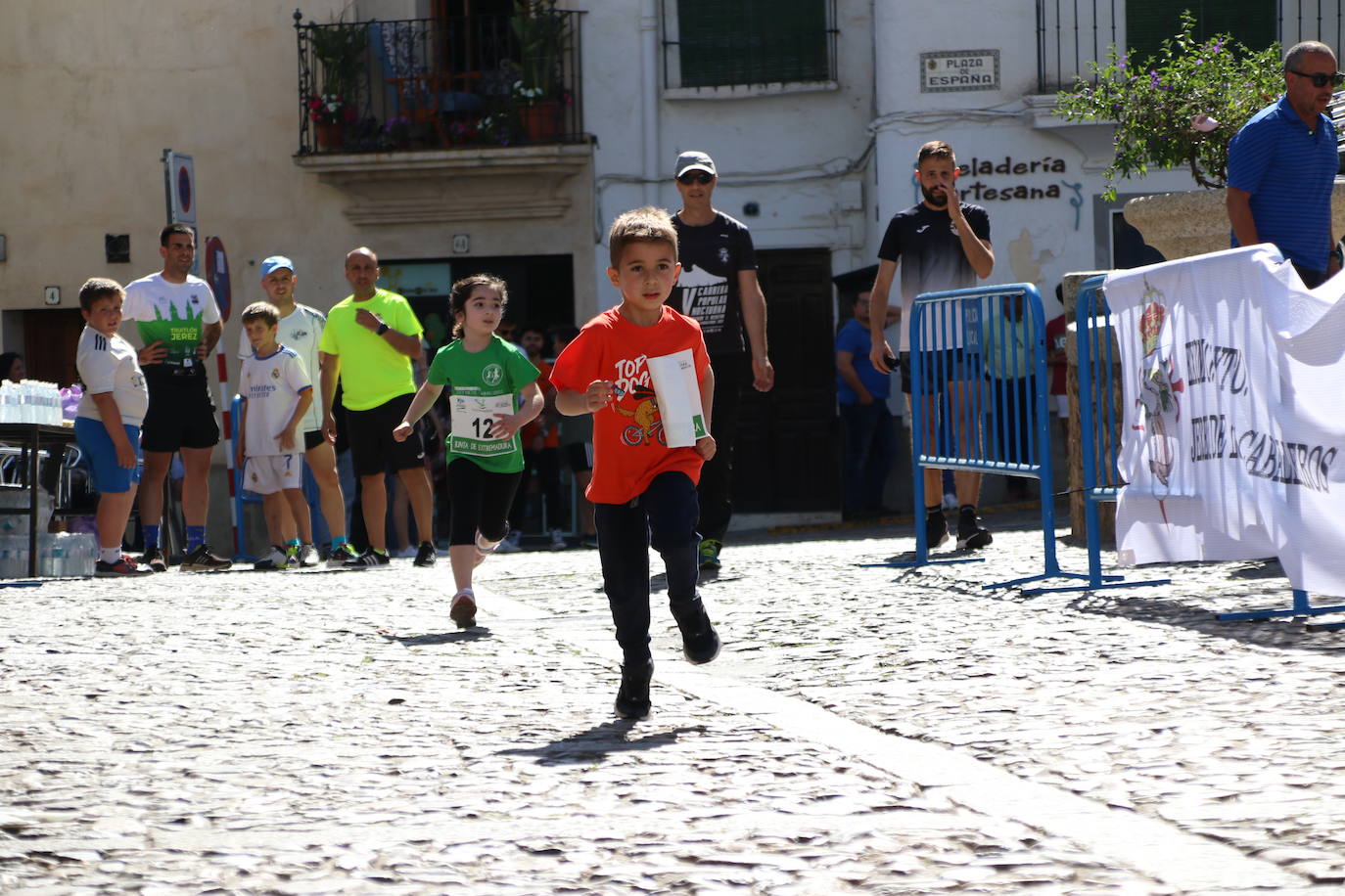 Fotos: Bruno Paixão y Anabel Benítez, vencedores de la XXIII Carrera Popular de Jerez de los Caballeros