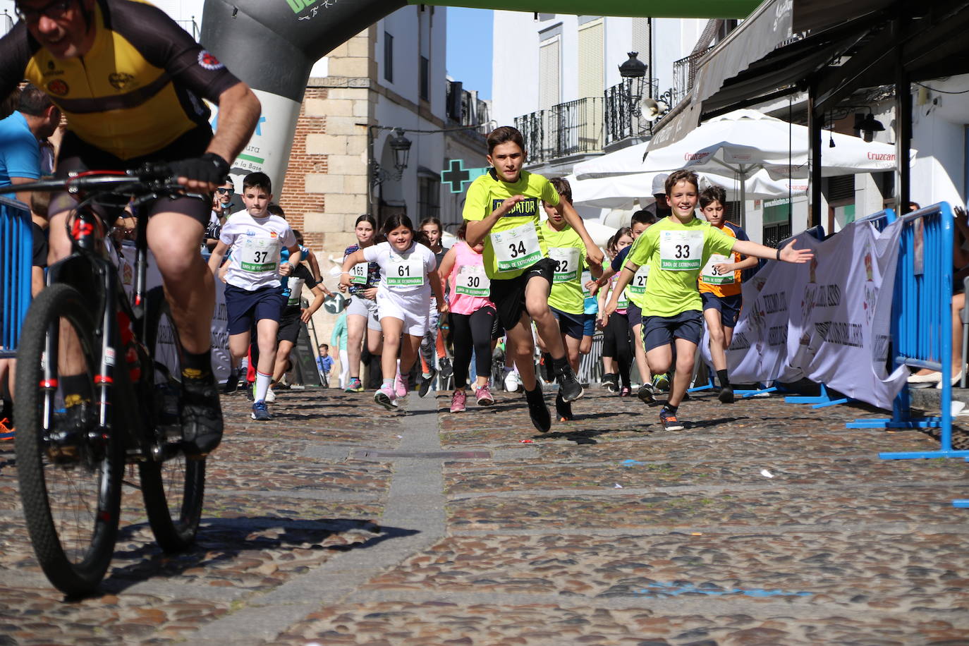 Fotos: Bruno Paixão y Anabel Benítez, vencedores de la XXIII Carrera Popular de Jerez de los Caballeros