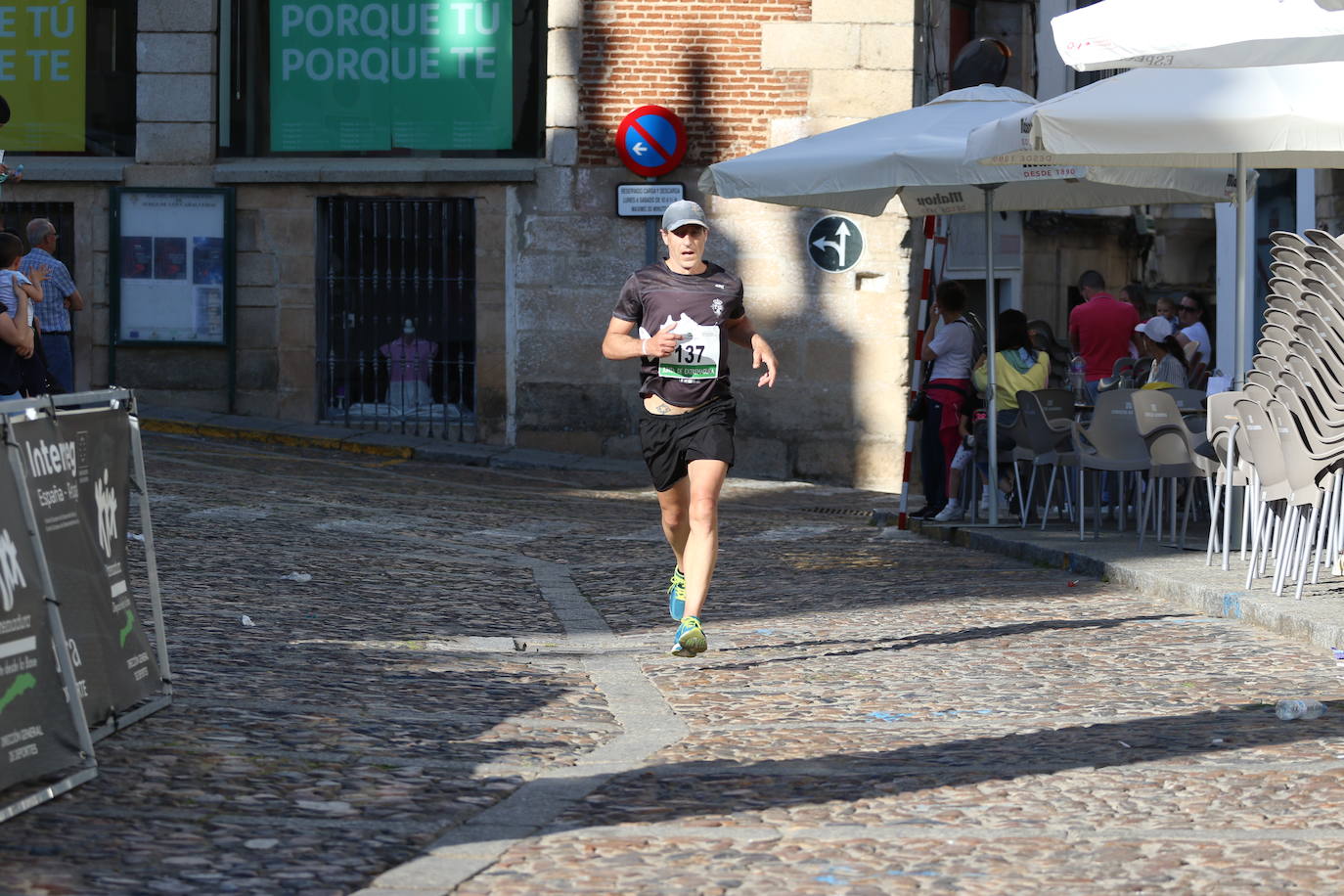 Fotos: Bruno Paixão y Anabel Benítez, vencedores de la XXIII Carrera Popular de Jerez de los Caballeros