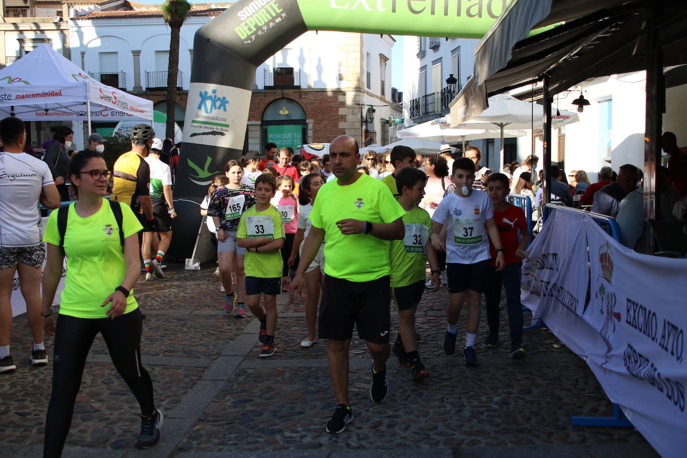 Fotos: Bruno Paixão y Anabel Benítez, vencedores de la XXIII Carrera Popular de Jerez de los Caballeros