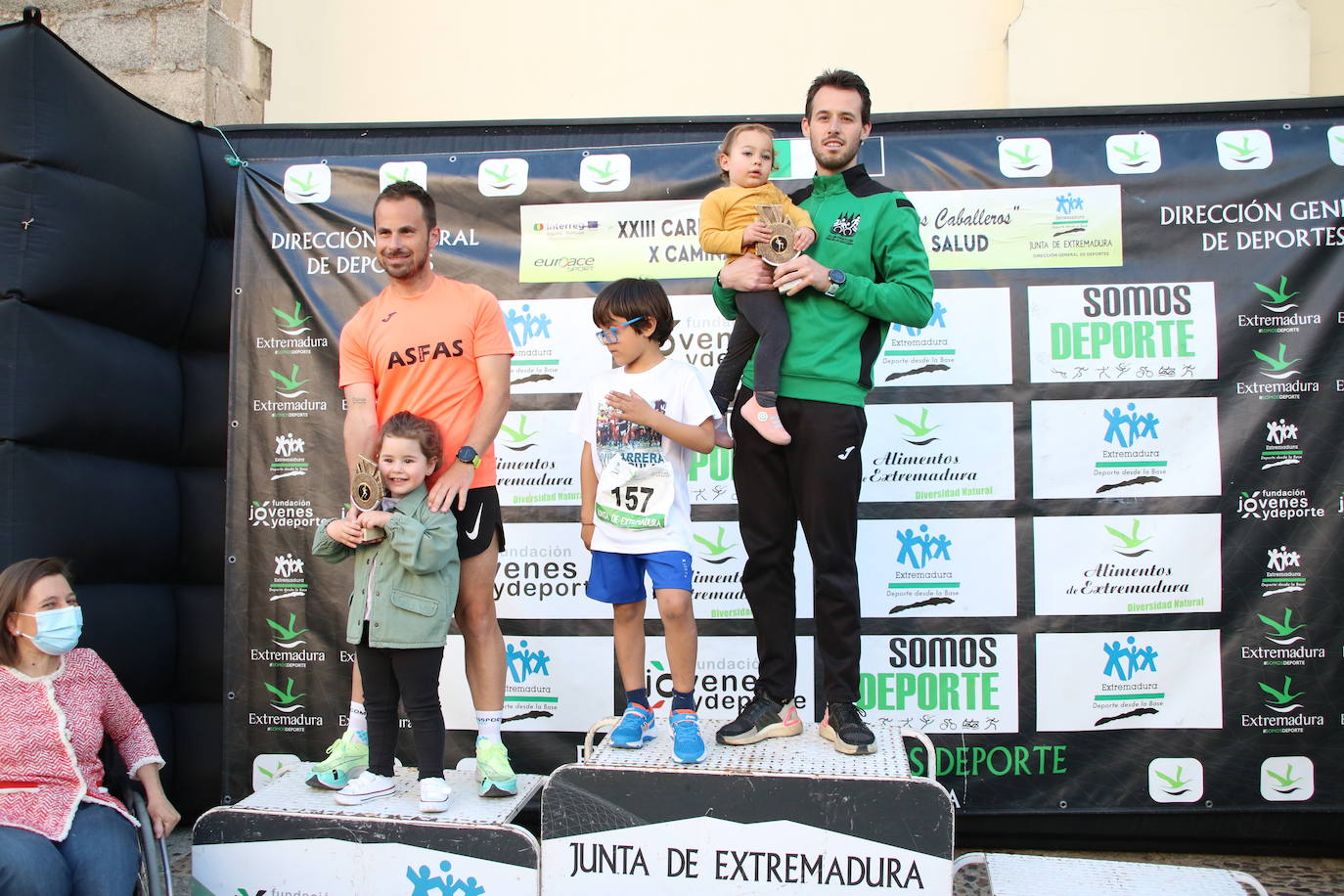 Fotos: Bruno Paixão y Anabel Benítez, vencedores de la XXIII Carrera Popular de Jerez de los Caballeros