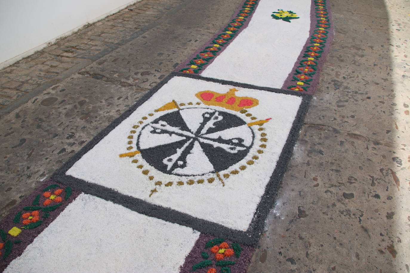 Fotos: Las alfombras de sal vuelven a engalanar las calles de Jerez para celebrar el Corpus Christi