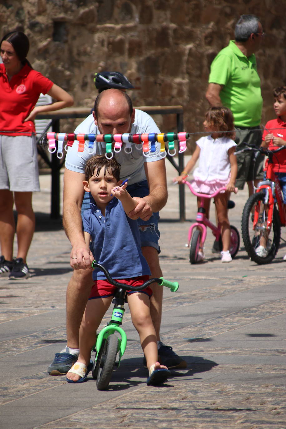 Fotos: El barrio de Santiago celebra este sábado su tradicional «velá»