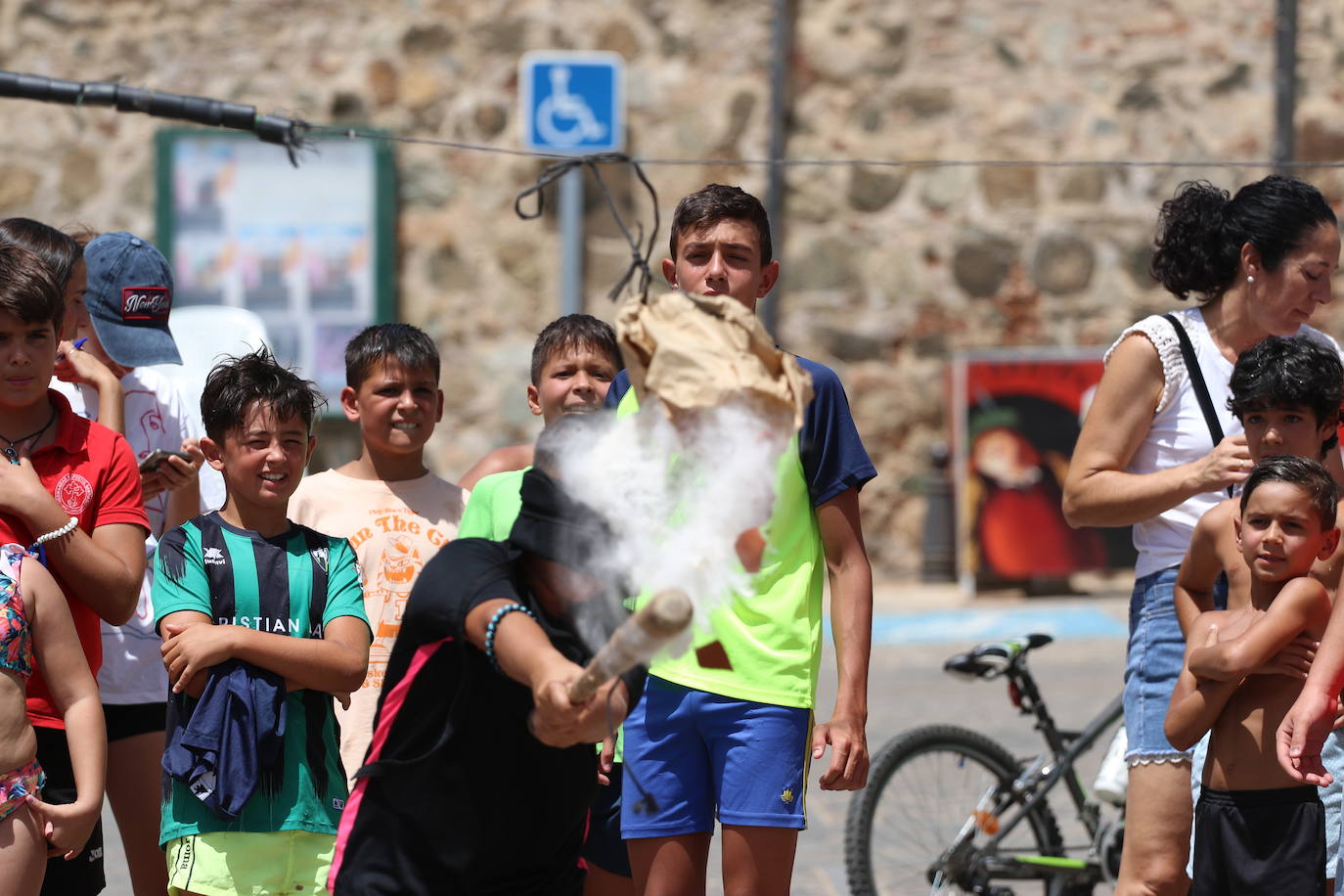 Fotos: El barrio de Santiago celebra este sábado su tradicional «velá»