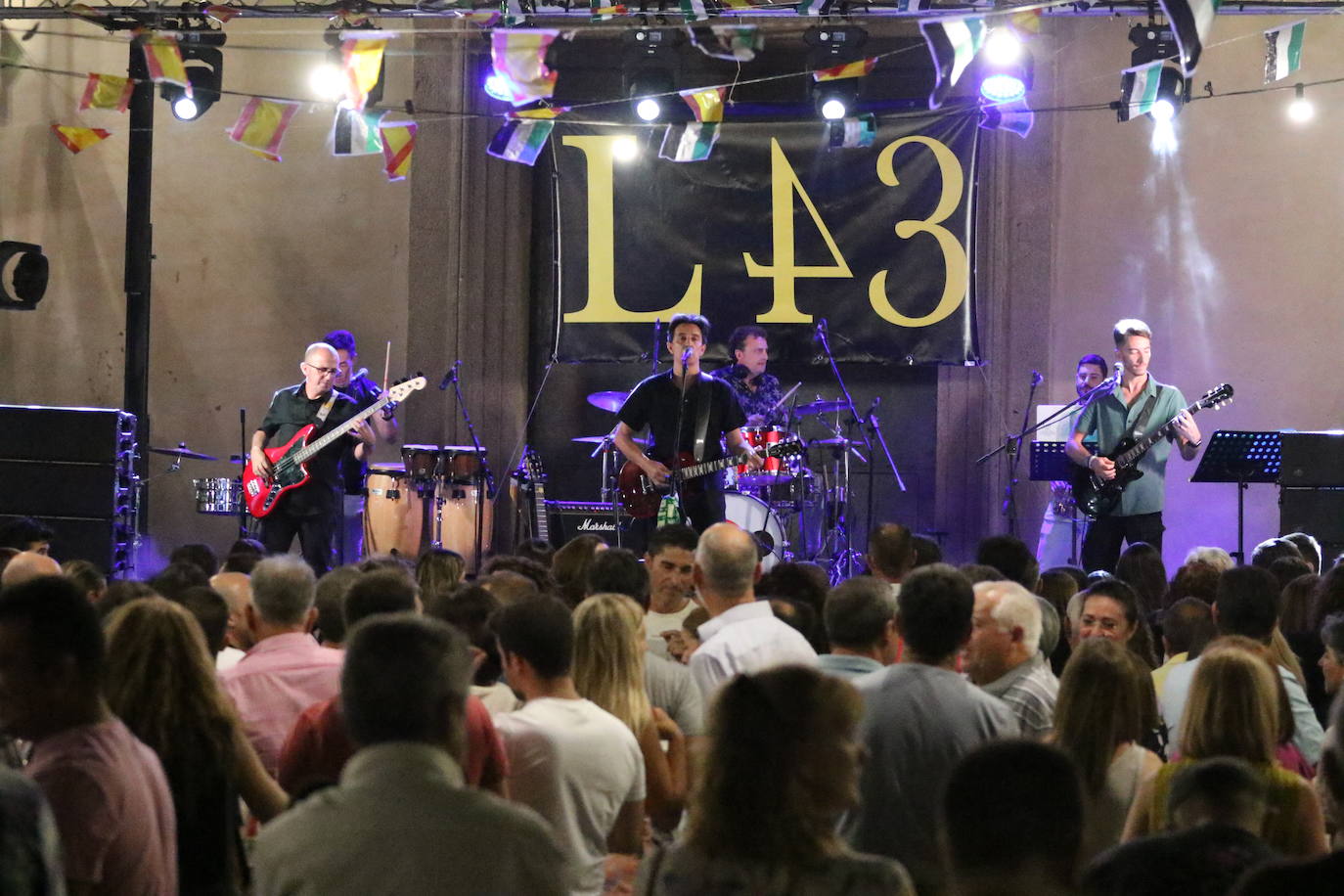 Fotos: La «velá» del barrio de Santa Catalina continúa este sábado con más música y animación