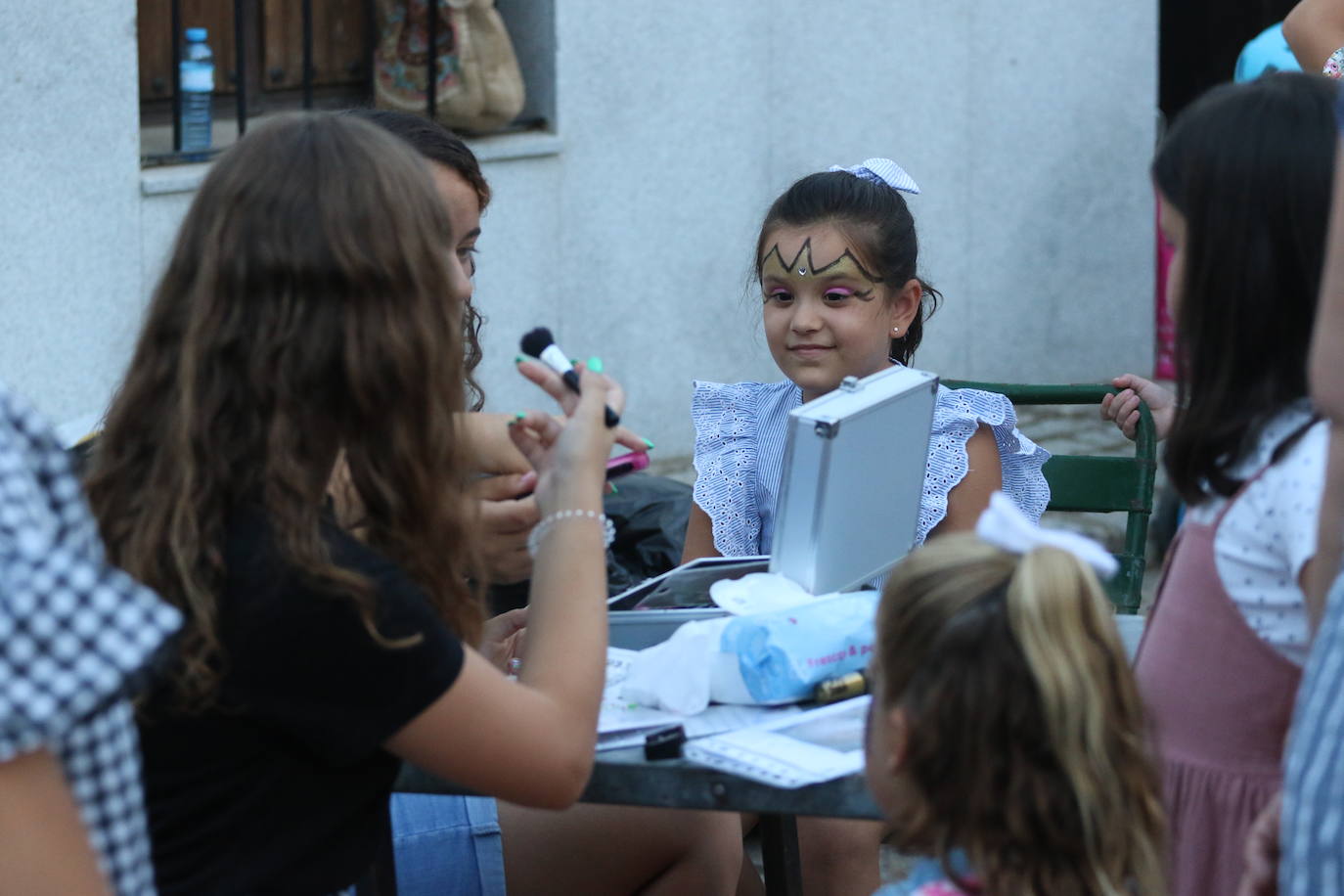 Fotos: La «velá» del barrio de Santa Catalina continúa este sábado con más música y animación