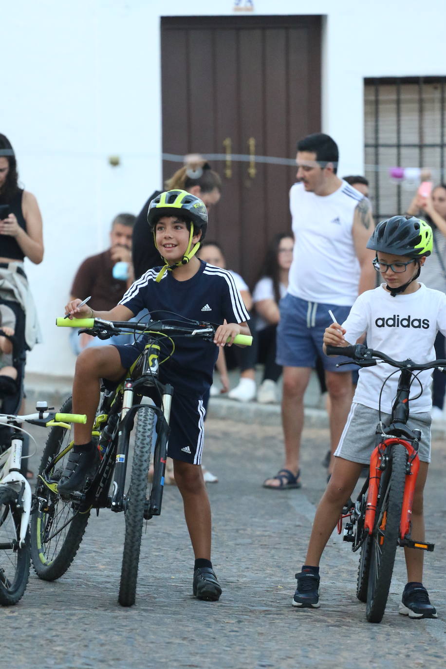 Fotos: La «velá» del barrio de Santa Catalina continúa este sábado con más música y animación