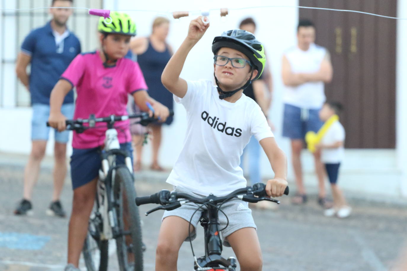 Fotos: La «velá» del barrio de Santa Catalina continúa este sábado con más música y animación