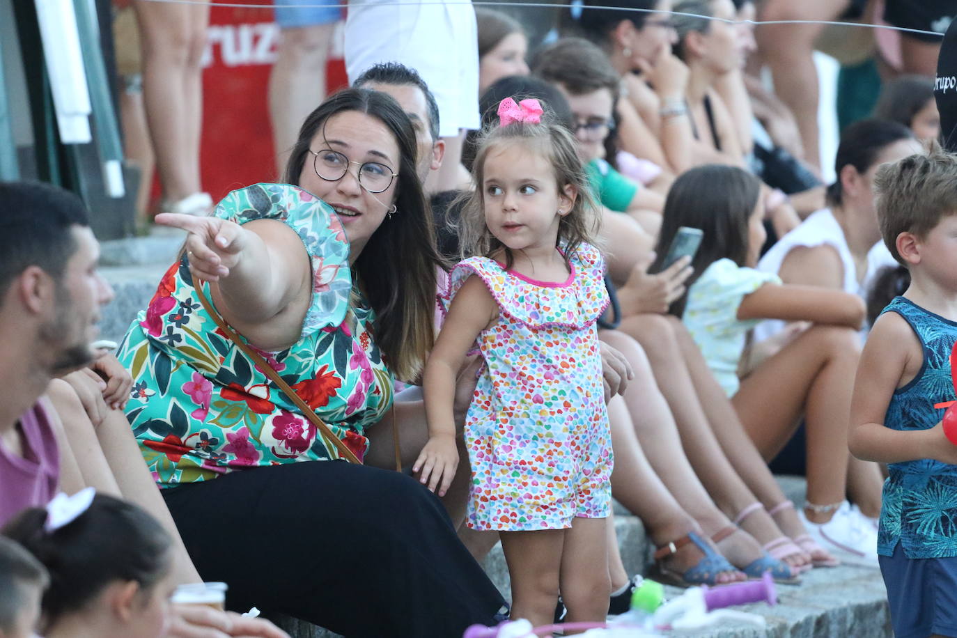 Fotos: La «velá» del barrio de Santa Catalina continúa este sábado con más música y animación