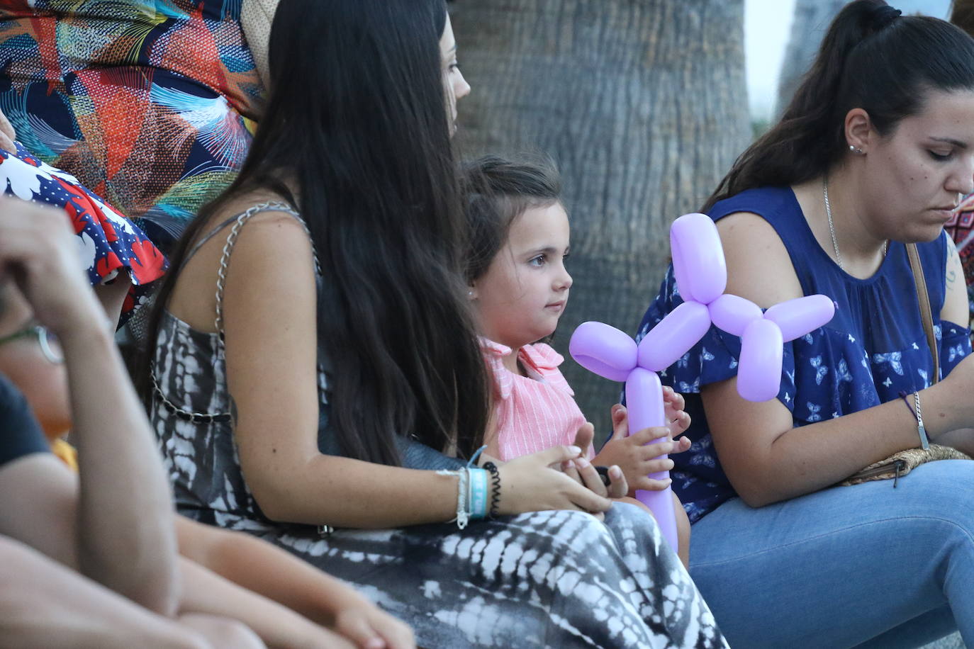 Fotos: La «velá» del barrio de Santa Catalina continúa este sábado con más música y animación