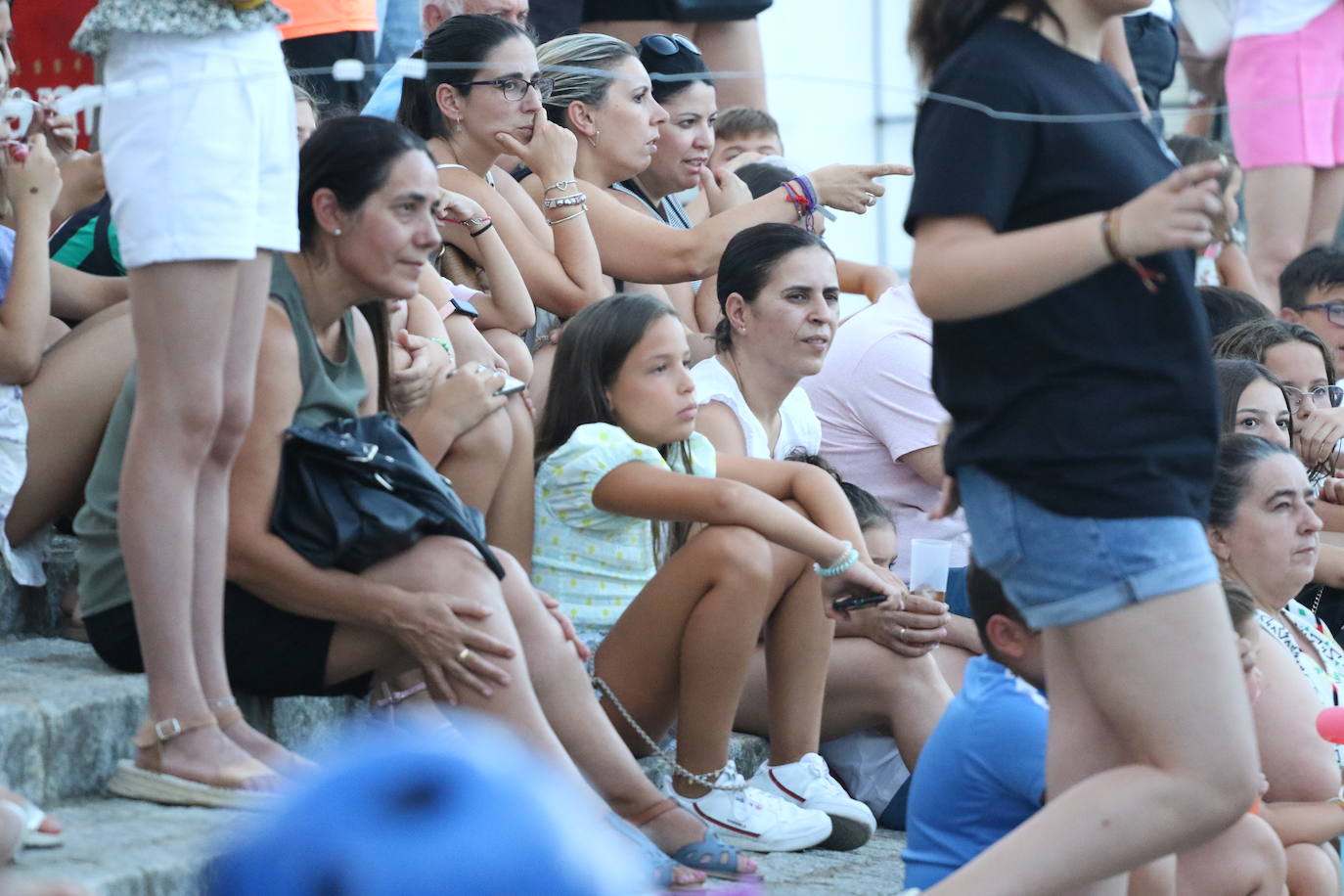 Fotos: La «velá» del barrio de Santa Catalina continúa este sábado con más música y animación