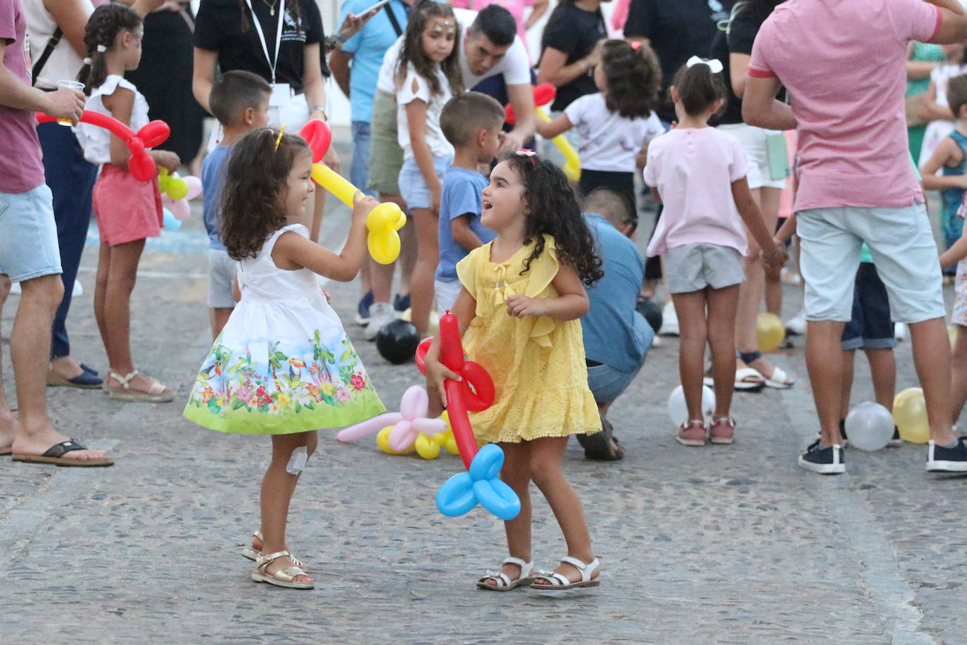 Fotos: La «velá» del barrio de Santa Catalina continúa este sábado con más música y animación