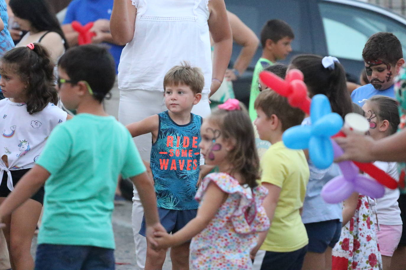 Fotos: La «velá» del barrio de Santa Catalina continúa este sábado con más música y animación