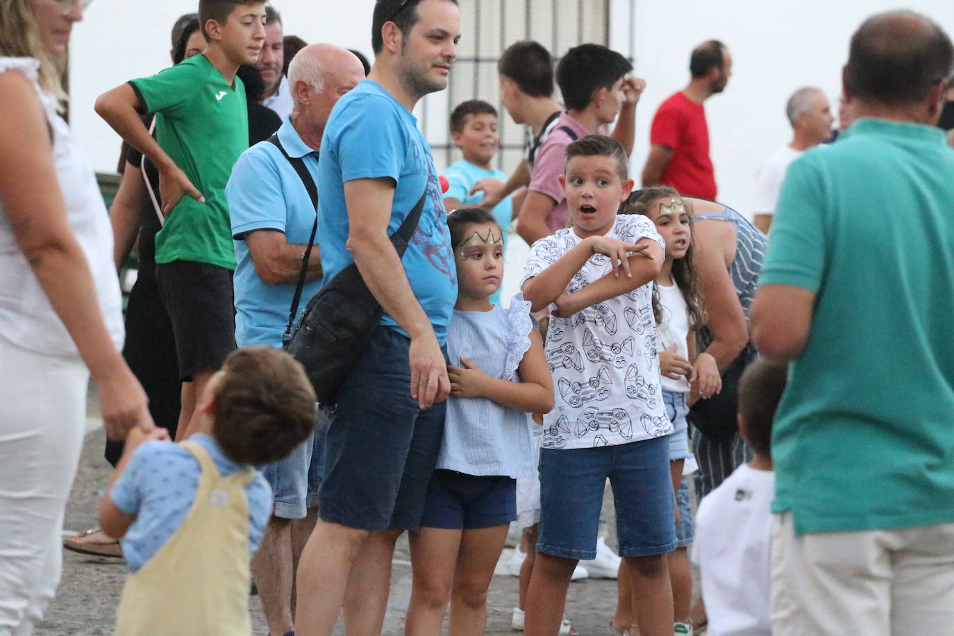 Fotos: La «velá» del barrio de Santa Catalina continúa este sábado con más música y animación