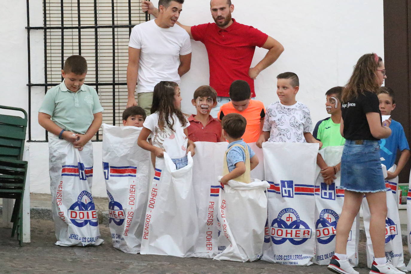 Fotos: La «velá» del barrio de Santa Catalina continúa este sábado con más música y animación