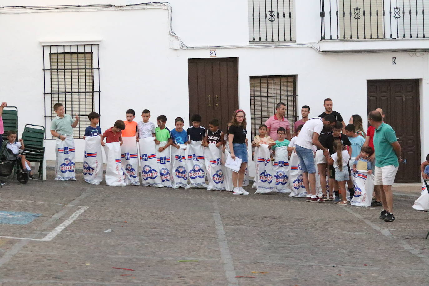 Fotos: La «velá» del barrio de Santa Catalina continúa este sábado con más música y animación