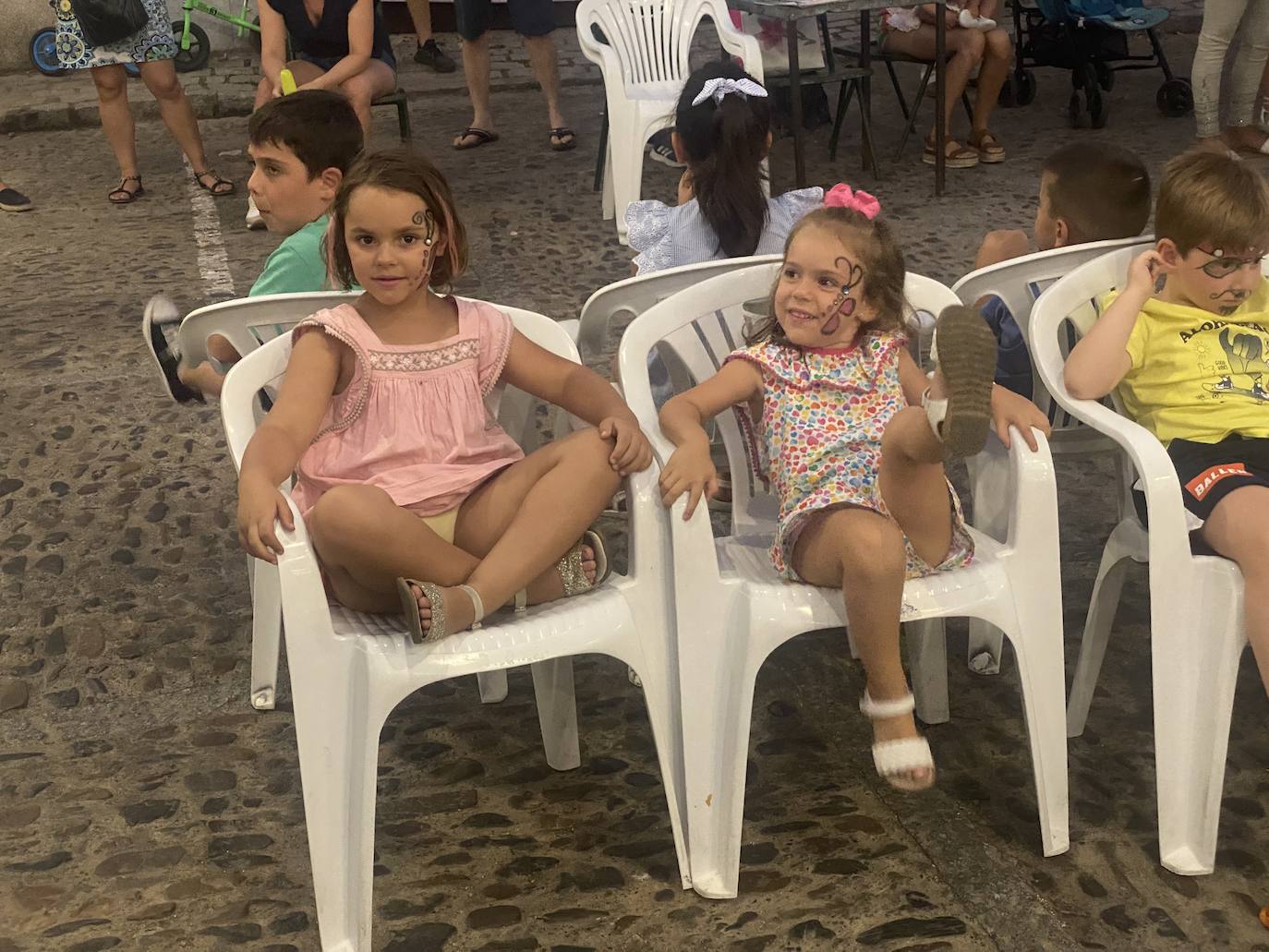 Fotos: La «velá» del barrio de Santa Catalina continúa este sábado con más música y animación