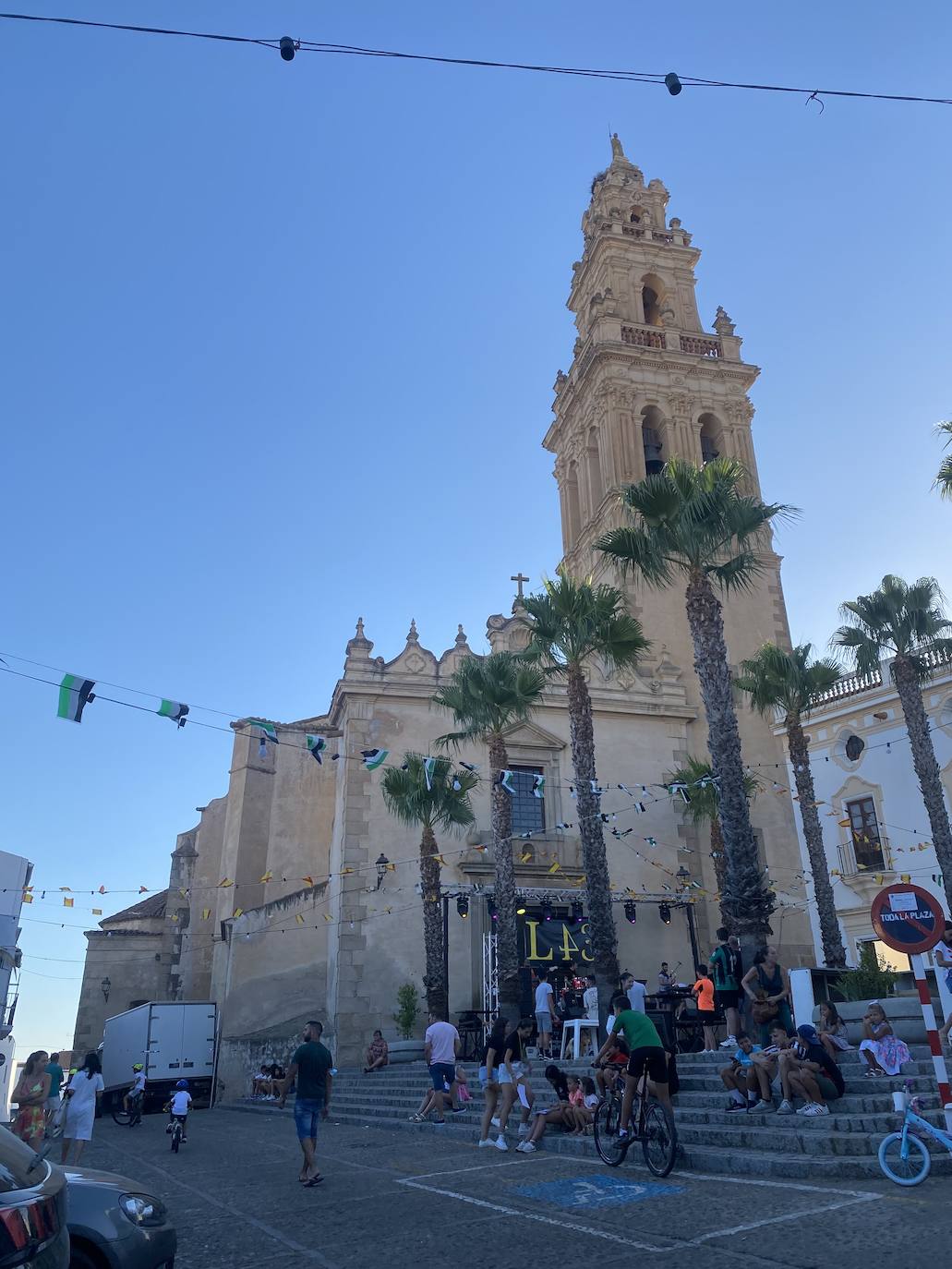 Fotos: La «velá» del barrio de Santa Catalina continúa este sábado con más música y animación
