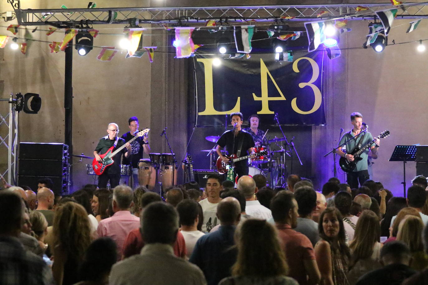 Fotos: La «velá» del barrio de Santa Catalina continúa este sábado con más música y animación