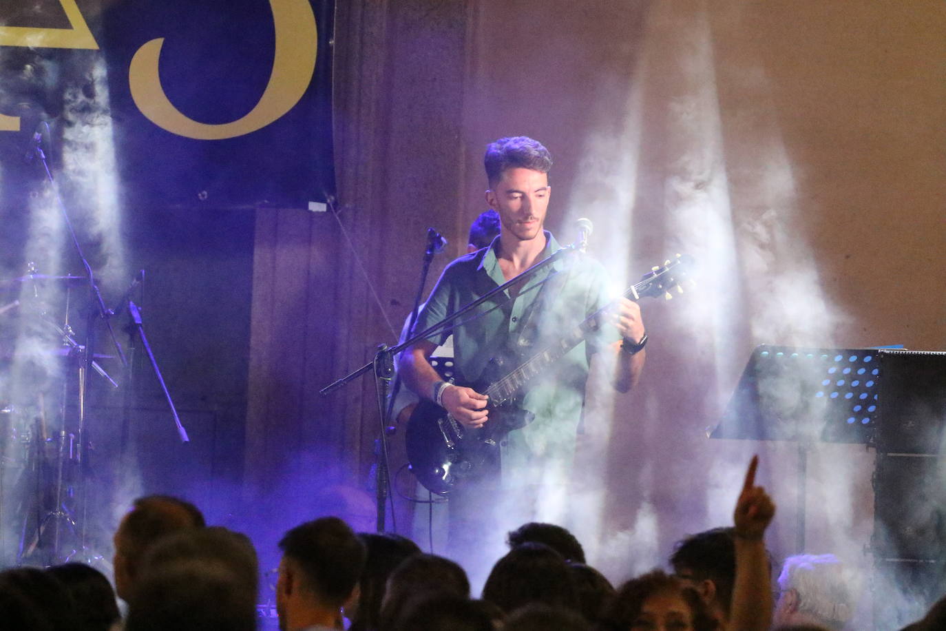 Fotos: La «velá» del barrio de Santa Catalina continúa este sábado con más música y animación