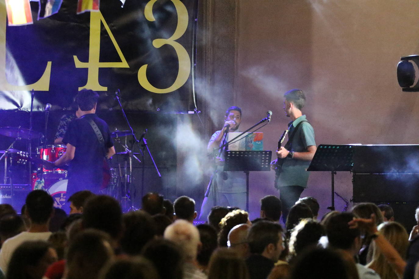 Fotos: La «velá» del barrio de Santa Catalina continúa este sábado con más música y animación