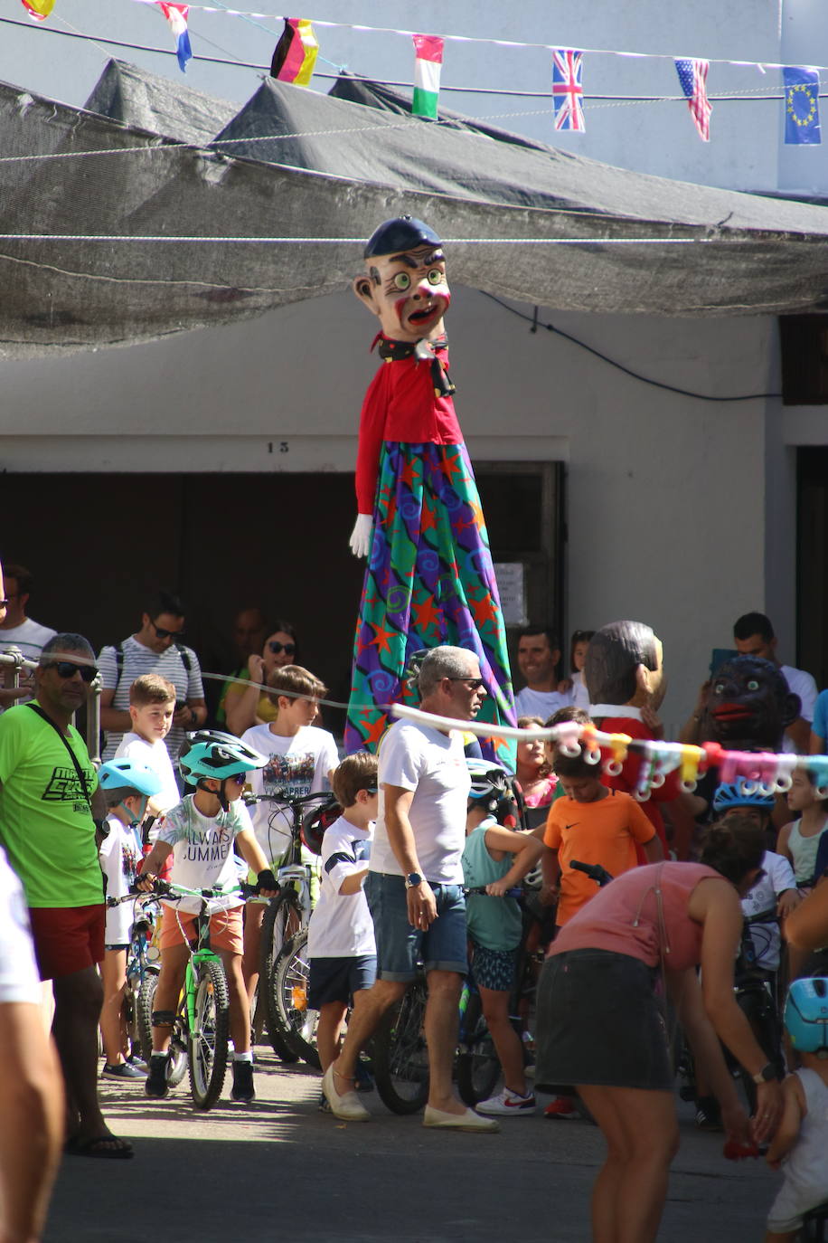 Fotos: Los más pequeños disfrutan con los juegos tradicionales en la «velá» del barrio de los Santos Mártires